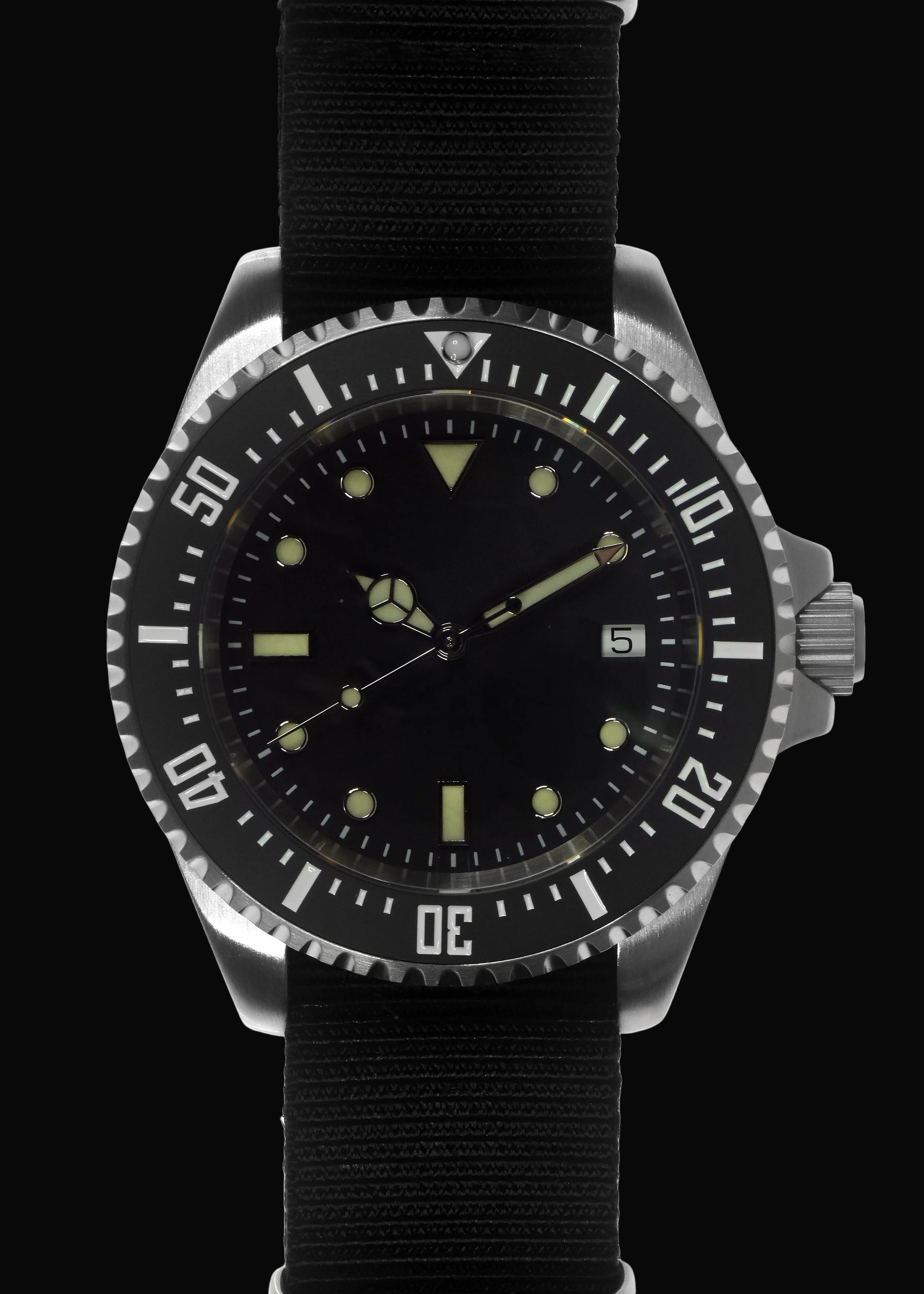 MWC Professional Military Diver 300m – Swiss Sellita SW200 Automatic with Sapphire Crystal, Ceramic Bezel & NATO Strap (Sterile Dial)
