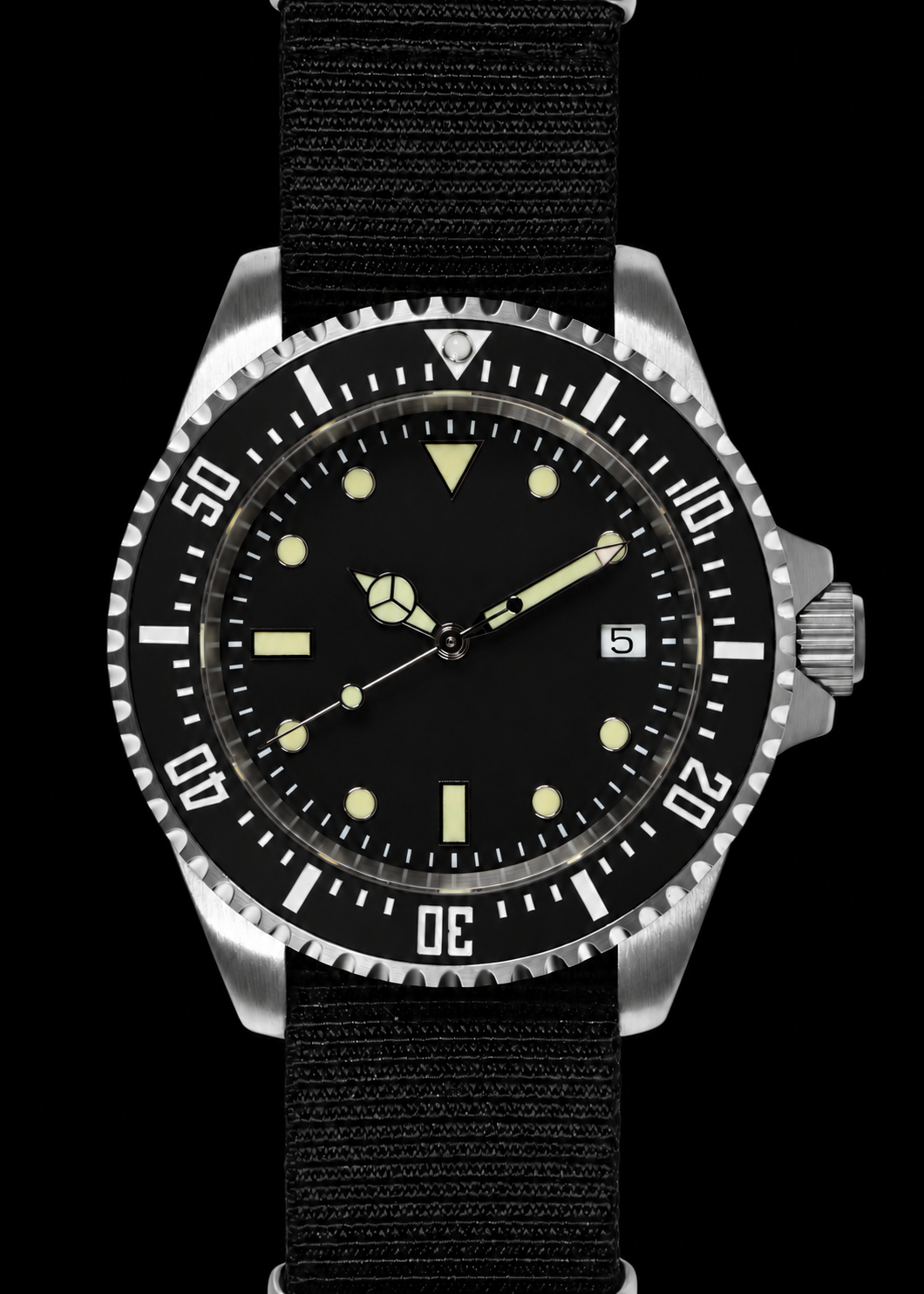 MWC Professional Military Diver 300m – Swiss Sellita SW200 Automatic with Sapphire Crystal, Ceramic Bezel & NATO Strap (Sterile Dial)